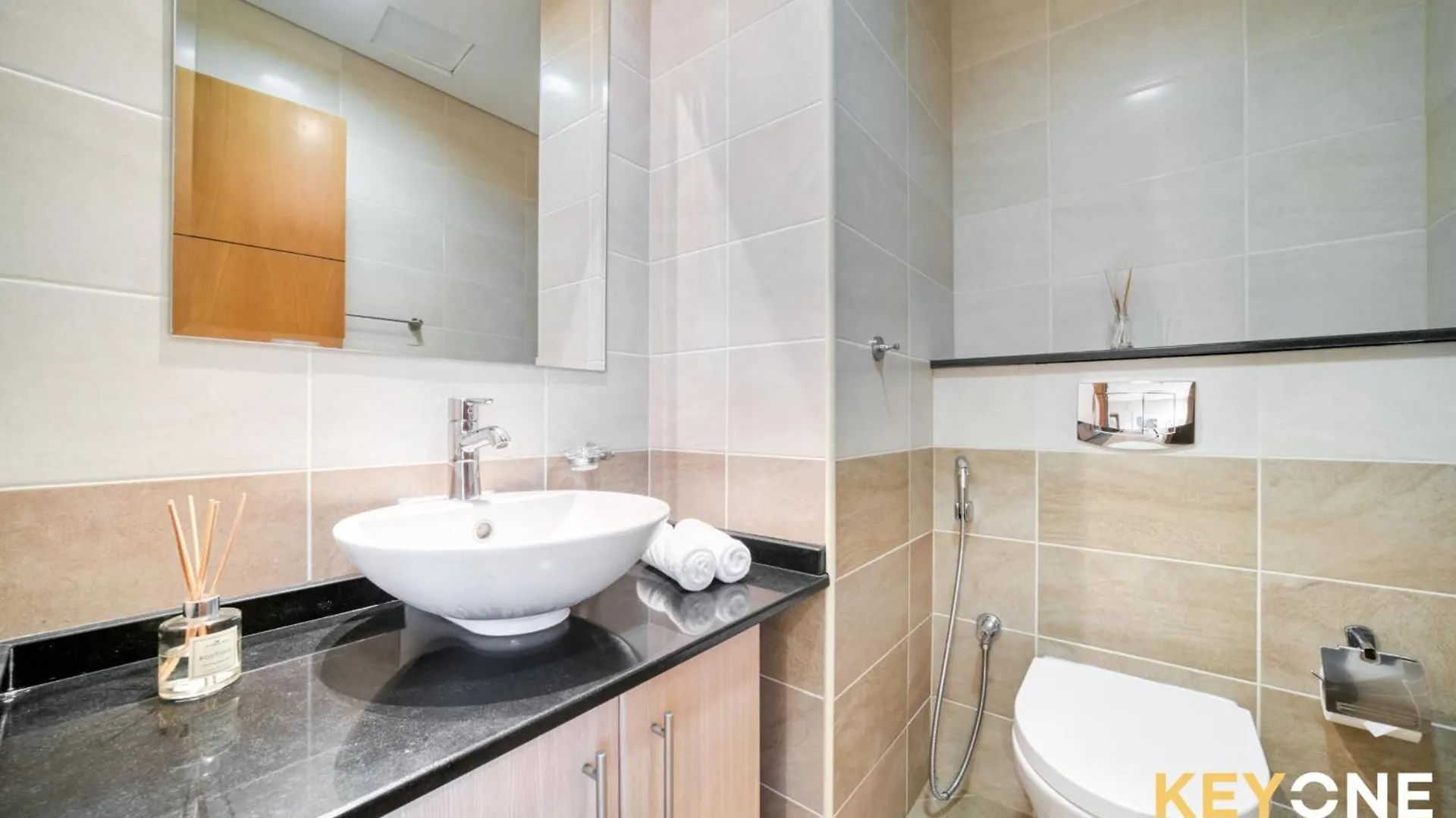 Apartment Captivating Sky & Sea Views In Two Bedroom Suite