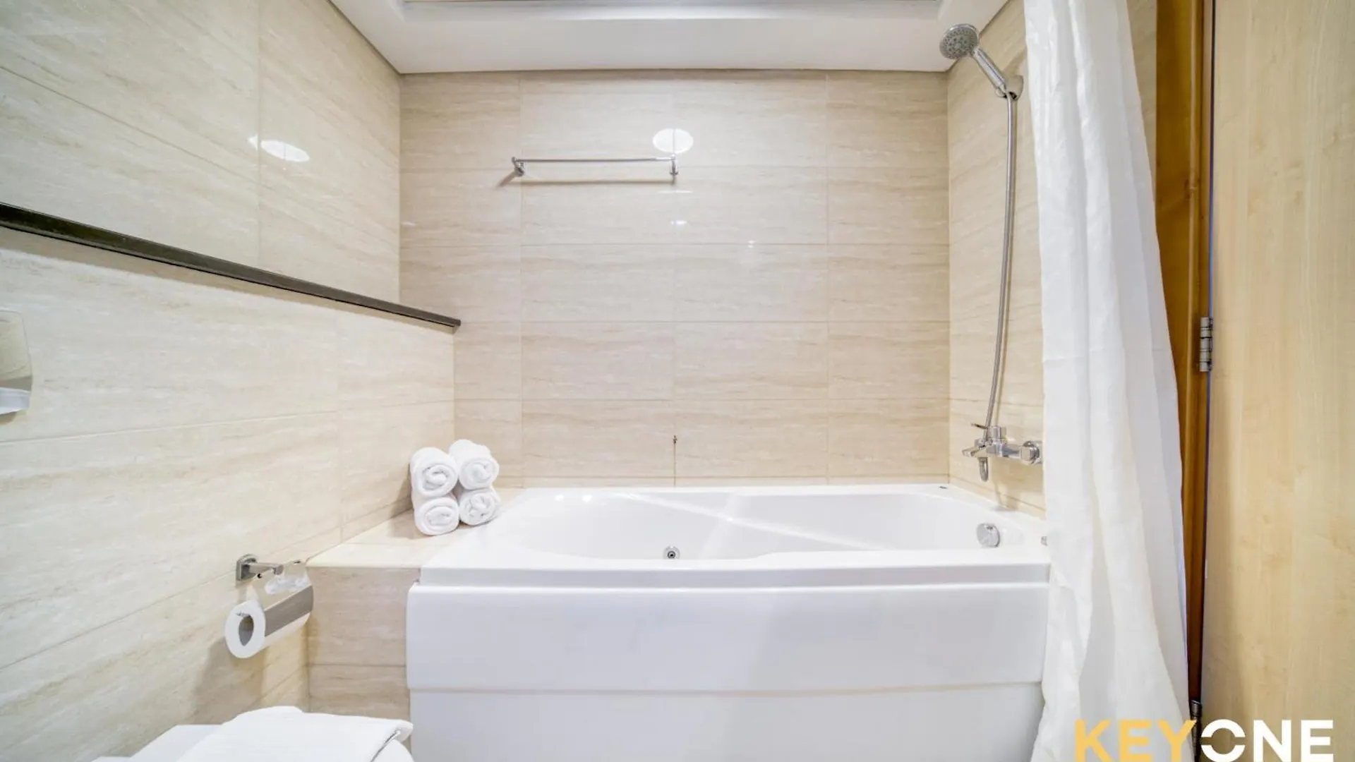 Apartment Captivating Sky & Sea Views In Two Bedroom Suite